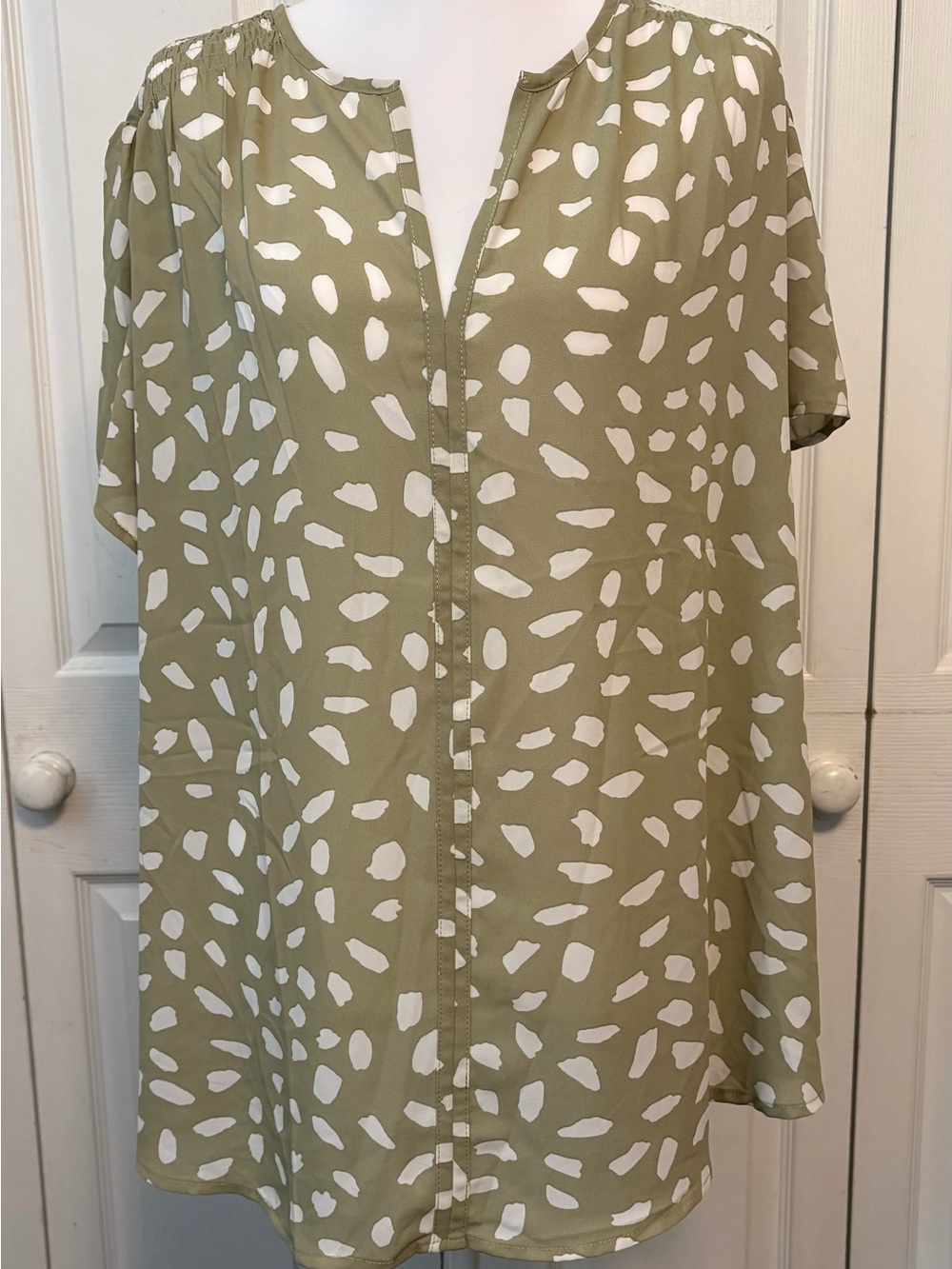 Olive Green Short-Sleeve Printed Split-Neck Blouse